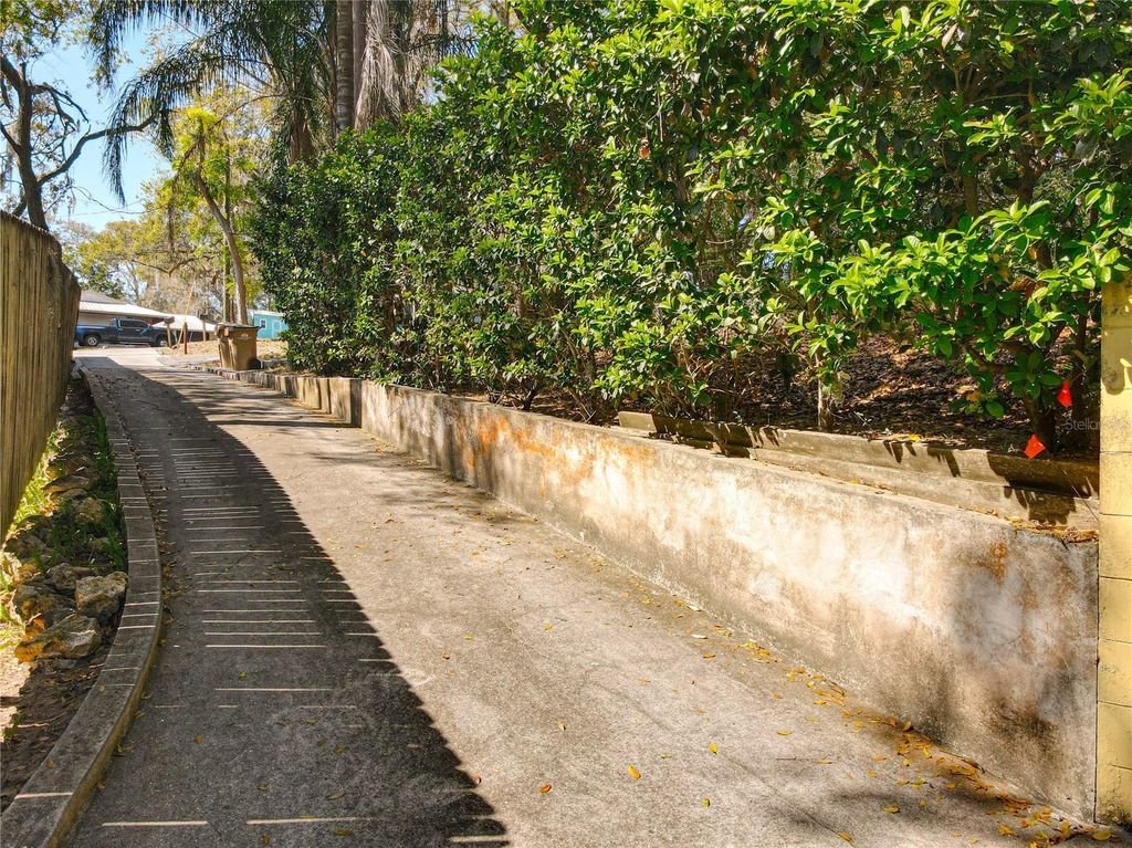 Image 48 of property listing at 1617 LAKE NETTIE COURT, Eustis, FL 32726