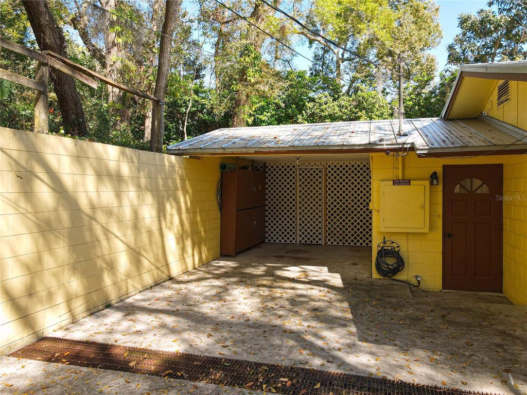 Image 50 of property listing at 1617 LAKE NETTIE COURT, Eustis, FL 32726