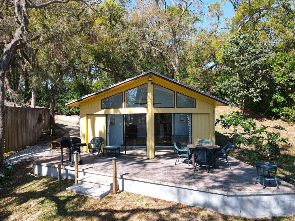 Image 54 of property listing at 1617 LAKE NETTIE COURT, Eustis, FL 32726