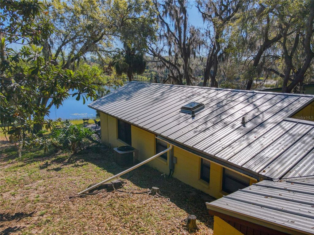 Image 60 of property listing at 1617 LAKE NETTIE COURT, Eustis, FL 32726