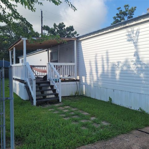 9934 Cedar Landing Drive, Baytown, TX 77521