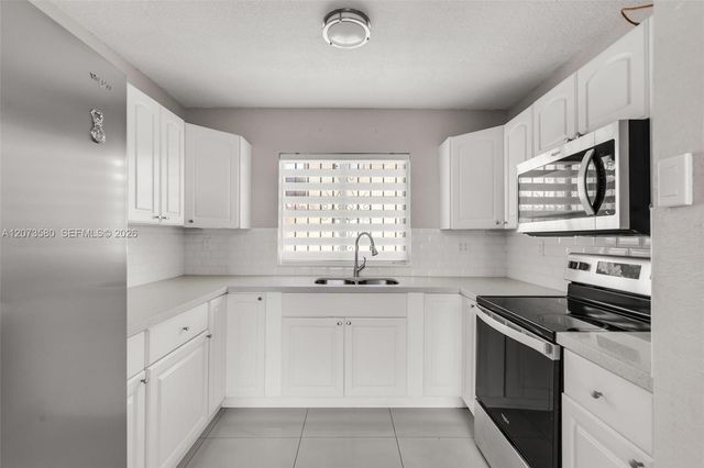2775 W 62nd Street 206, Hialeah, FL 33016