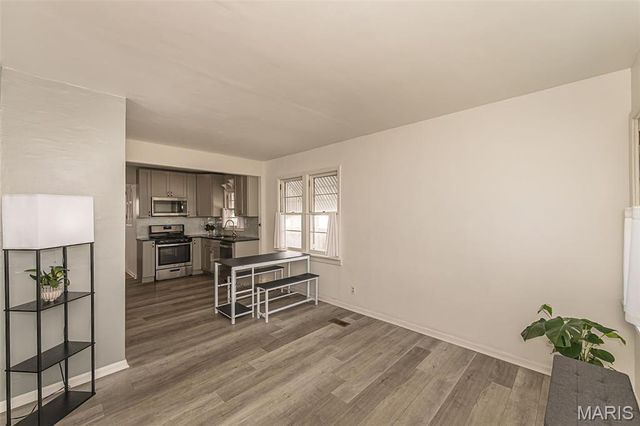 6962 Sutherland Avenue, St Louis, MO 63109
