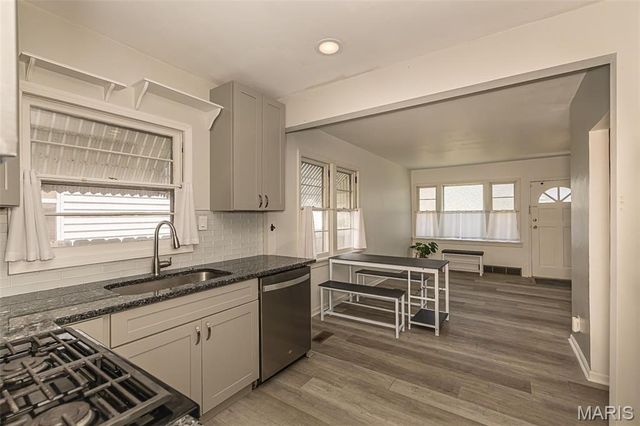 6962 Sutherland Avenue, St Louis, MO 63109