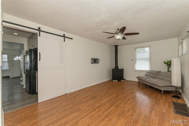6962 Sutherland Avenue, St Louis, MO 63109