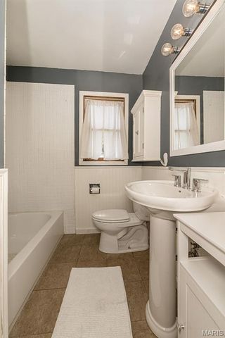 6962 Sutherland Avenue, St Louis, MO 63109
