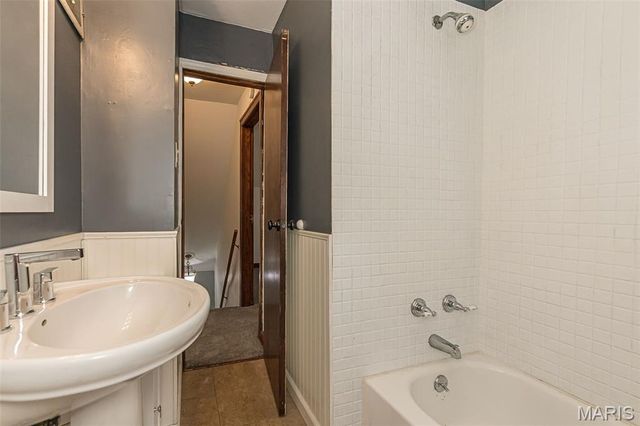 6962 Sutherland Avenue, St Louis, MO 63109