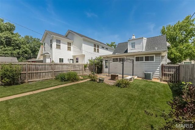 6962 Sutherland Avenue, St Louis, MO 63109