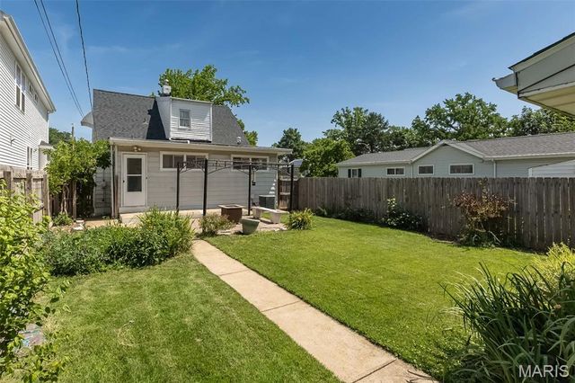 6962 Sutherland Avenue, St Louis, MO 63109