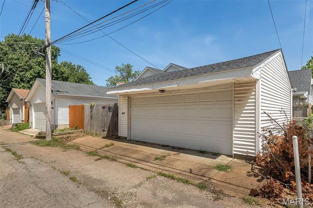 6962 Sutherland Avenue, St Louis, MO 63109