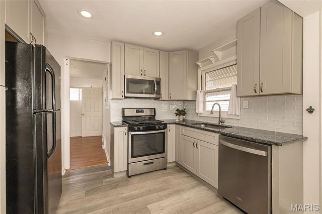 6962 Sutherland Avenue, St Louis, MO 63109