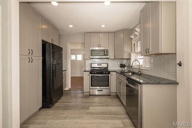 6962 Sutherland Avenue, St Louis, MO 63109