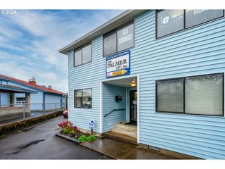 260 W WILLOW St, Waldport, OR 97394
