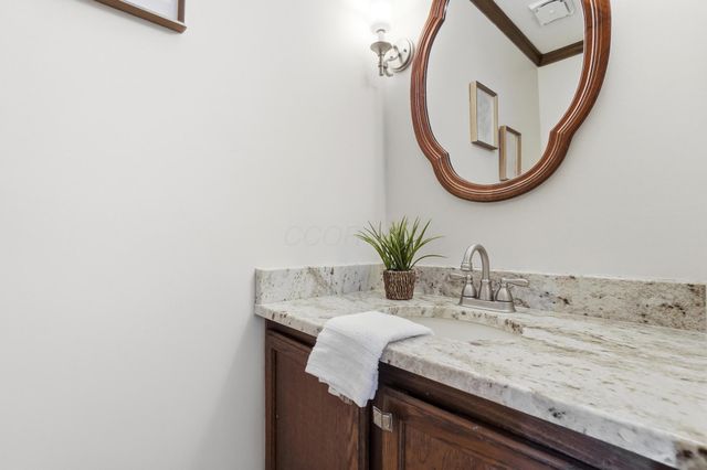 6971 Village Woods Place, Worthington, OH 43085