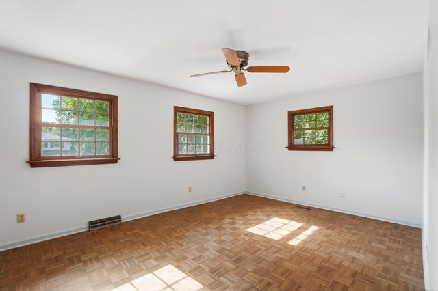 6971 Village Woods Place, Worthington, OH 43085