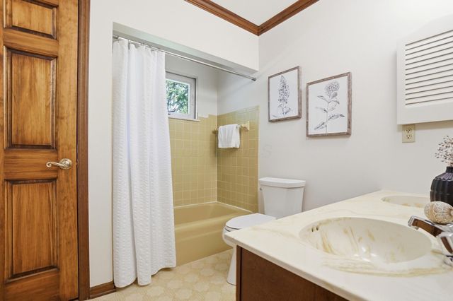 6971 Village Woods Place, Worthington, OH 43085