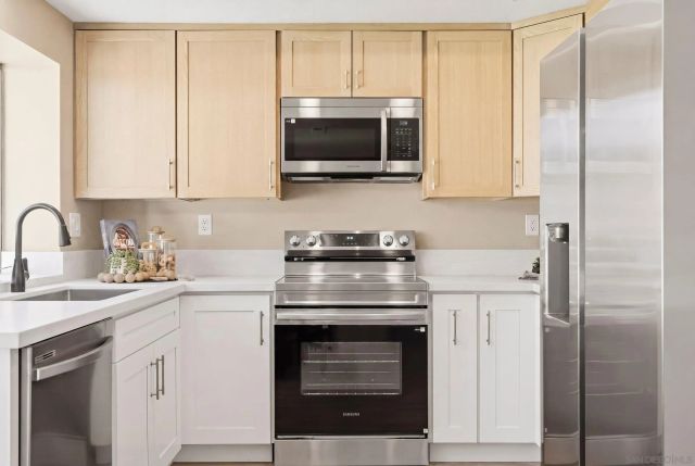 12737 Isocoma, San Diego, CA 92129