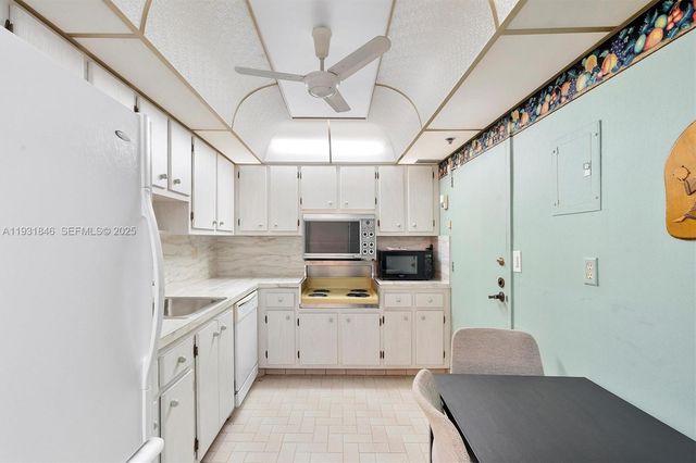 9511 Collins Ave 606, Surfside, FL 33154