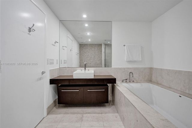 17121 Collins Avenue 2003, Sunny Isles Beach, FL 33160