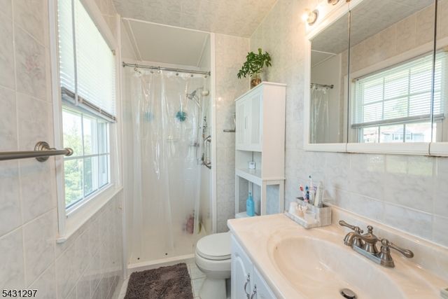 8 Maple Ave, East Hanover Twp., NJ 07936