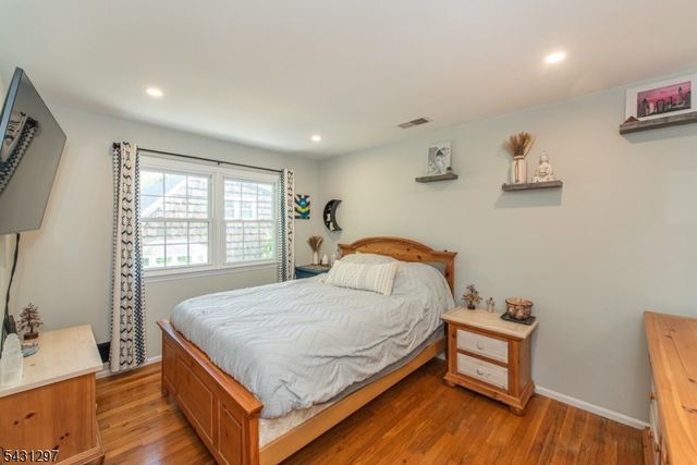 8 Maple Ave, East Hanover Twp., NJ 07936