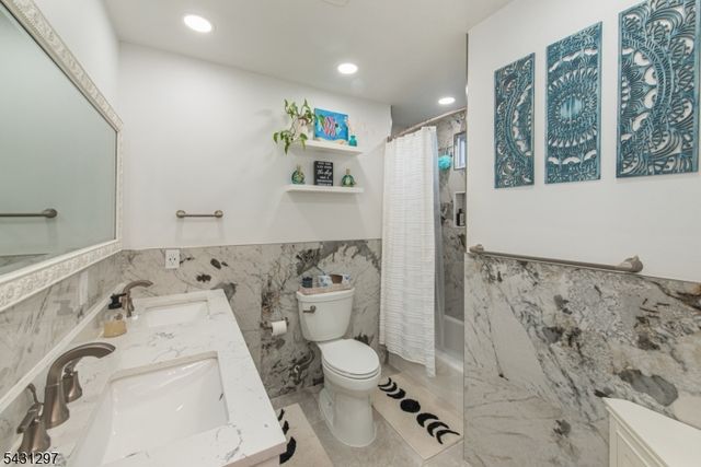 8 Maple Ave, East Hanover Twp., NJ 07936