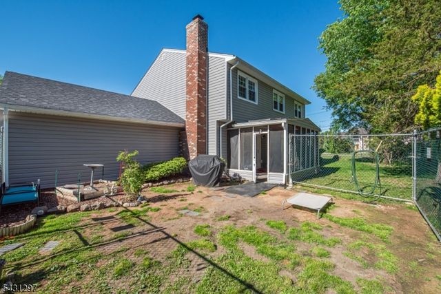 8 Maple Ave, East Hanover Twp., NJ 07936