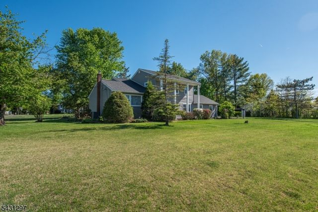 8 Maple Ave, East Hanover Twp., NJ 07936