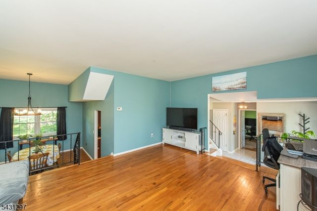 8 Maple Ave, East Hanover Twp., NJ 07936