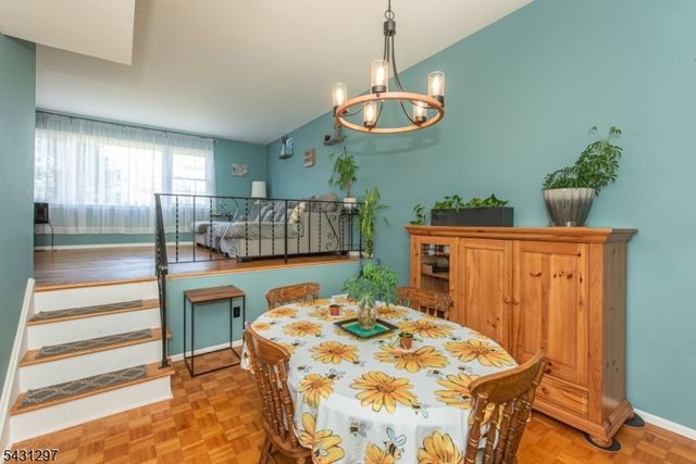 8 Maple Ave, East Hanover Twp., NJ 07936