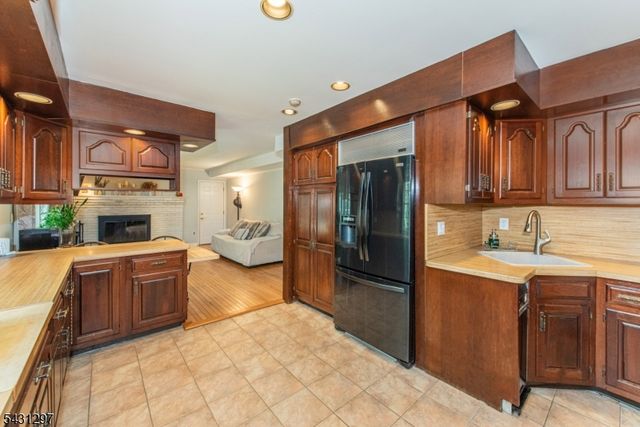 8 Maple Ave, East Hanover Twp., NJ 07936