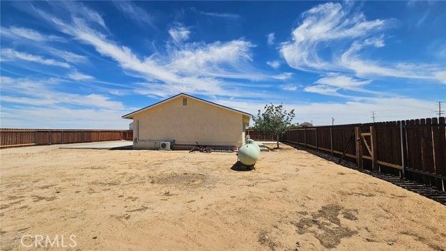 10409 Redwood, California City, CA 93505