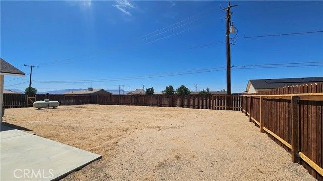 10409 Redwood, California City, CA 93505