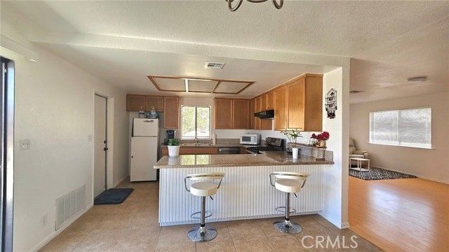 10409 Redwood, California City, CA 93505