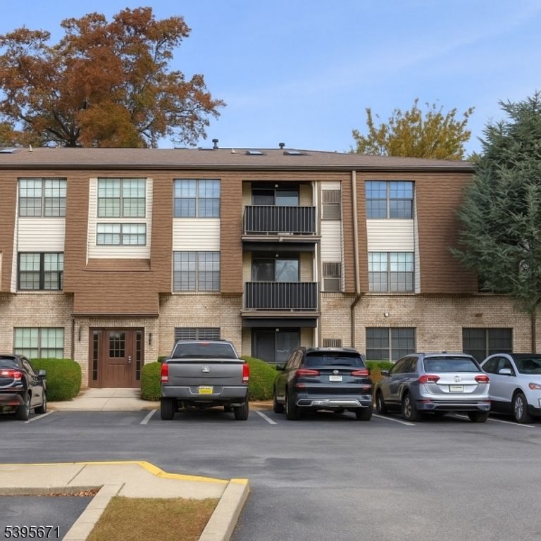 660 N Broad St 19, Elizabeth City, NJ 07208