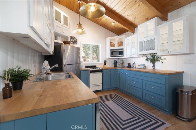 33163 Holcomb Creek, Green Valley Lake, CA 92341