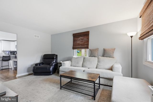 15 WHITE CLAY DR, Newark, DE 19711