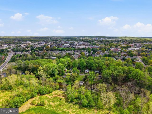 15 WHITE CLAY DR, Newark, DE 19711