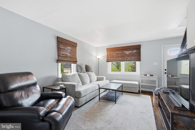 15 WHITE CLAY DR, Newark, DE 19711