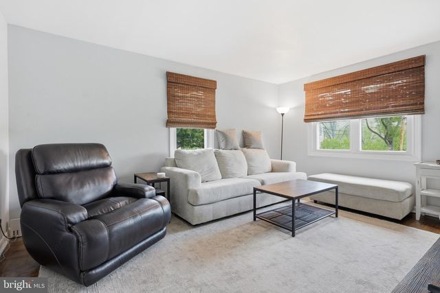 15 WHITE CLAY DR, Newark, DE 19711