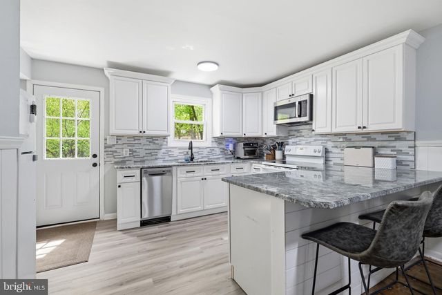 15 WHITE CLAY DR, Newark, DE 19711