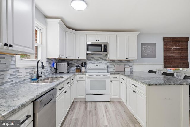 15 WHITE CLAY DR, Newark, DE 19711