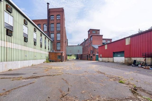 35 Lower Grape St, Chicopee, MA 01013