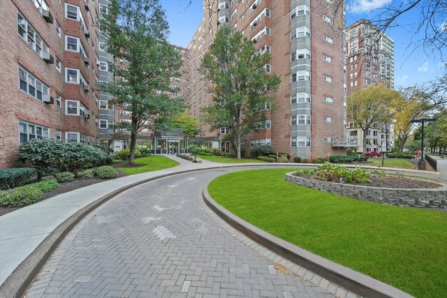 4970 N Marine Drive 1129, Chicago, IL 60640