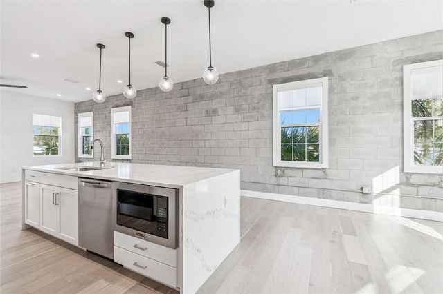 2724 5TH AVENUE S, St Petersburg, FL 33712