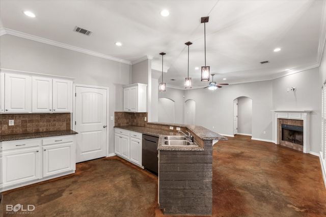 316 E Mckinley Avenue, Haughton, LA 71037