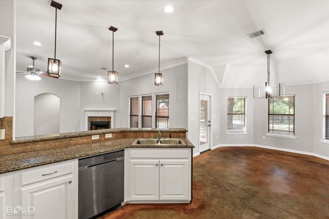 316 E Mckinley Avenue, Haughton, LA 71037