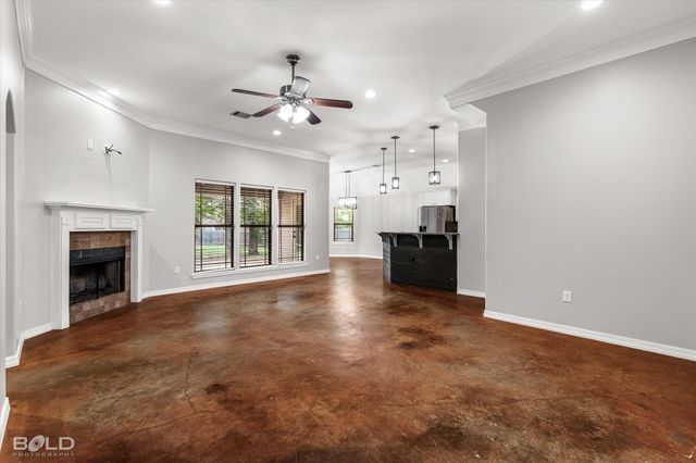 316 E Mckinley Avenue, Haughton, LA 71037