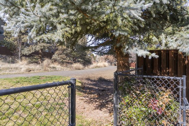 537 NW 28th Street, Redmond, OR 97756