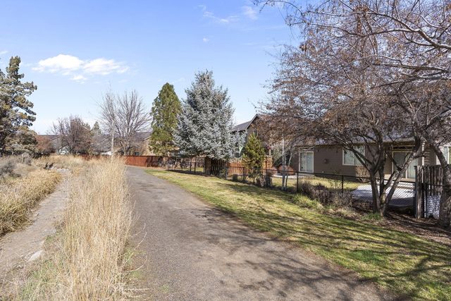 537 NW 28th Street, Redmond, OR 97756